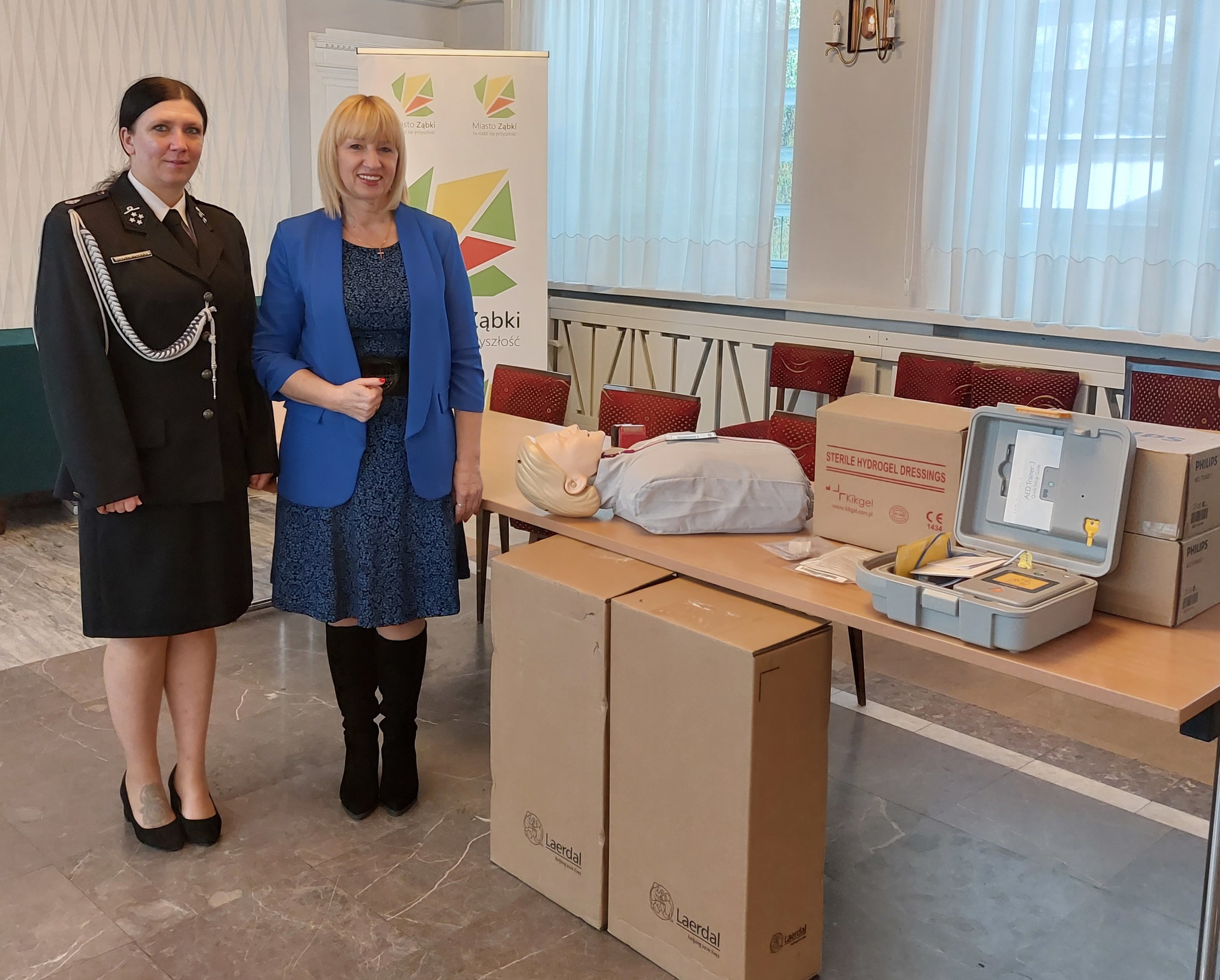 zdjecie na stronie o tytule: Przekazanie sprzętu dla Ochotniczej Straży Pożarnej w Ząbkach
