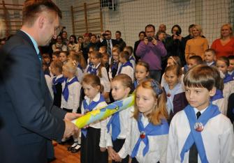 obraz-1 na stronie o tytule: Święto Szkoły oraz Ślubowanie Uczniów klas pierwszych