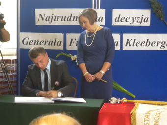 obraz-8 na stronie o tytule: Jubileusz XXX -lecia w szkole podstawowej Nr 1 w Ząbkach