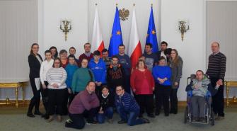 obraz-1 na stronie o tytule: Uczestnicy Środowiskowego Domu Samopomocy z wizytą w Pałacu Prezydenckim