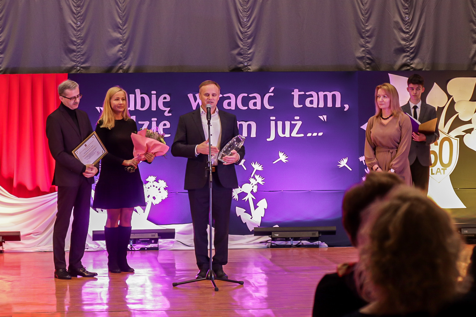 zdjecie na stronie o tytule: Fotorelacja z 60-lecia Szkoły Podstawowej nr  w Ząbkach