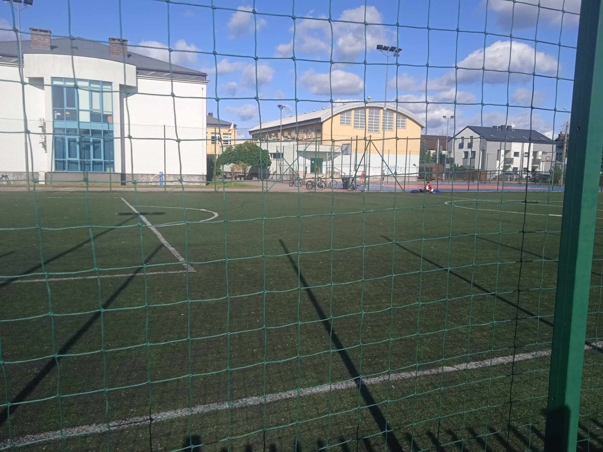 zdjecie na stronie o tytule: Sportowe weekendy na boiskach przy SP 2 i SP 4
