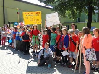 obraz-1 na stronie o tytule: Uczniowie świętują 150- lecie powstania swojej szkoły