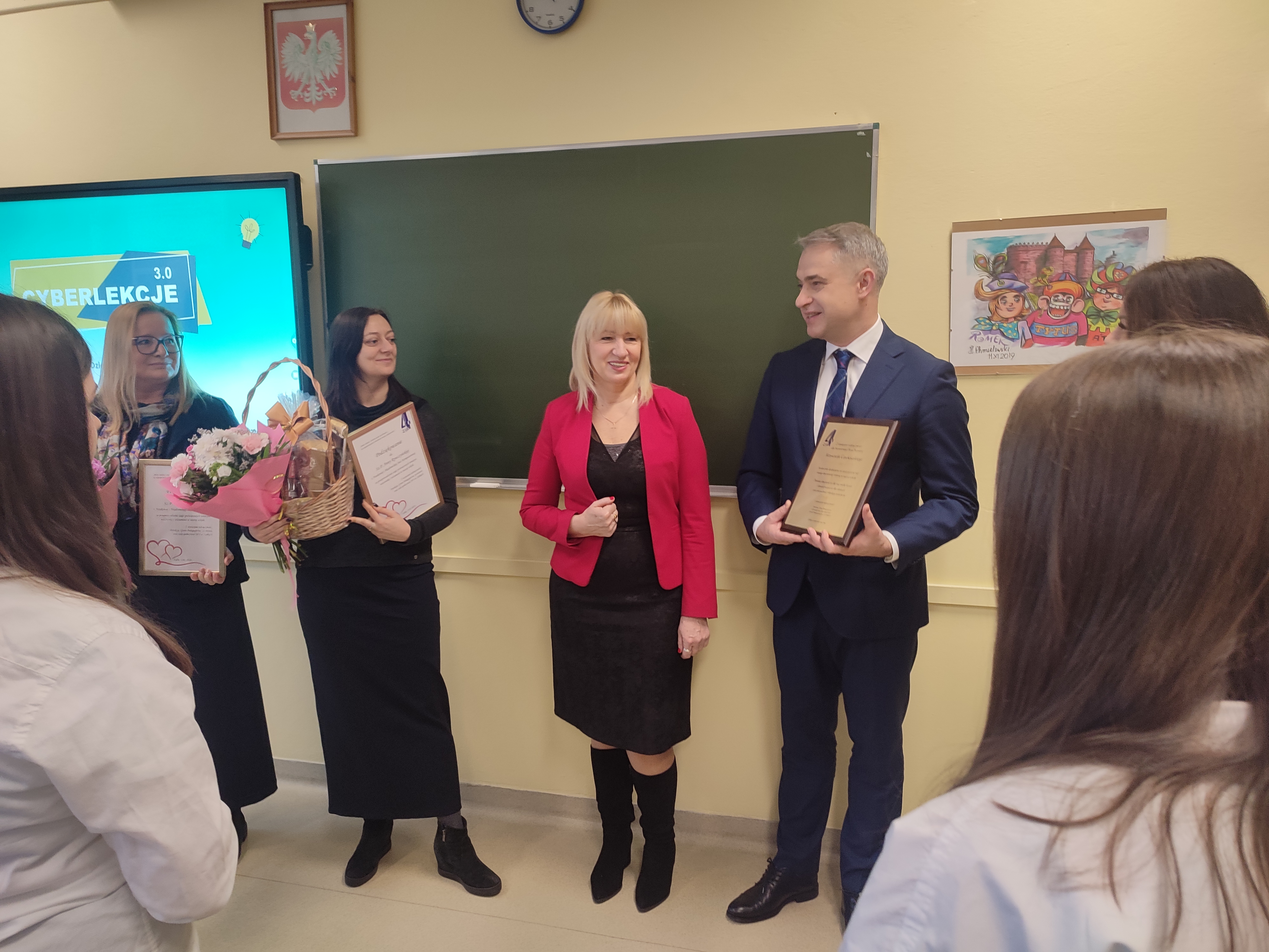 zdjecie na stronie o tytule: Wizyta Wicepremiera Krzysztofa Gawkowskiego w SP. 4