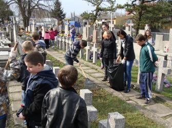 obraz-1 na stronie o tytule: Lekcja historii na ząbkowskim cmentarzu