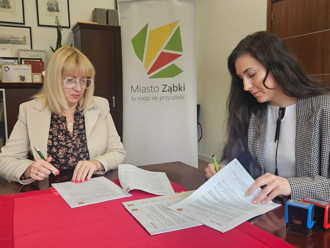 zdjecie na stronie o tytule: Umowa na remont Orlika przy ul. Batorego podpisana