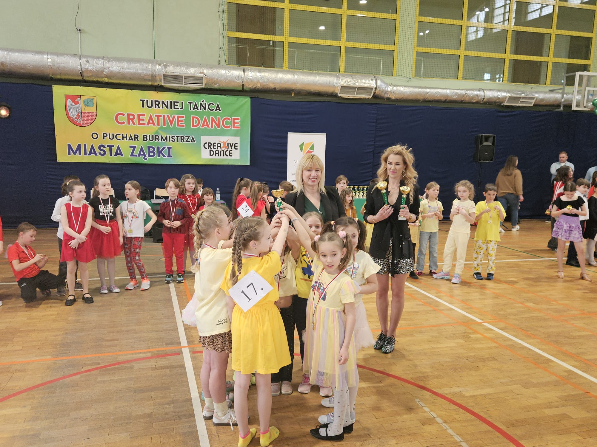 zdjecie na stronie o tytule: TURNIEJ TAŃCA „CREATIVE DANCE” O PUCHAR BURMISTRZA MIASTA ZĄBKI1