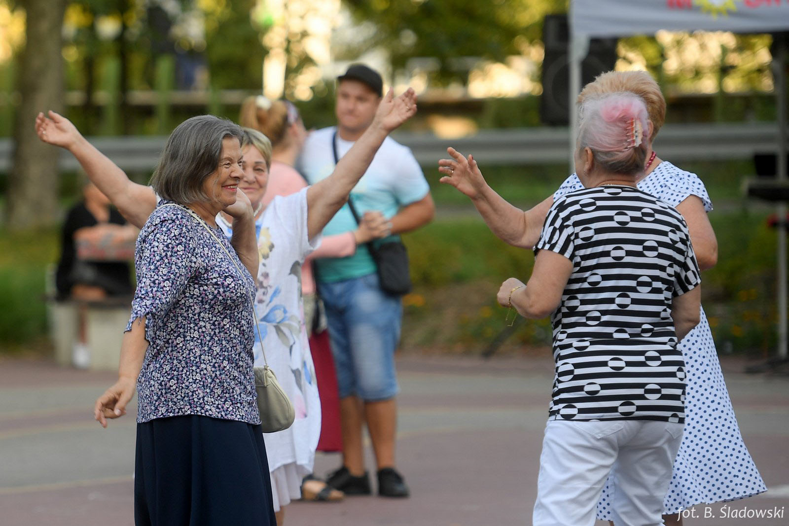 zdjecie na stronie o tytule: 290 tysięcy złotych dla ząbkowskich seniorów