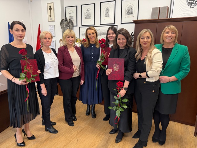 zdjecie na stronie o tytule: Uroczystość wręczenia aktów mianowania nauczycielom