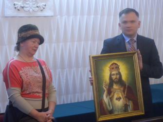 obraz-1 na stronie o tytule: Obraz Chrystusa Króla w sali konferencyjnej Urzędu Miasta