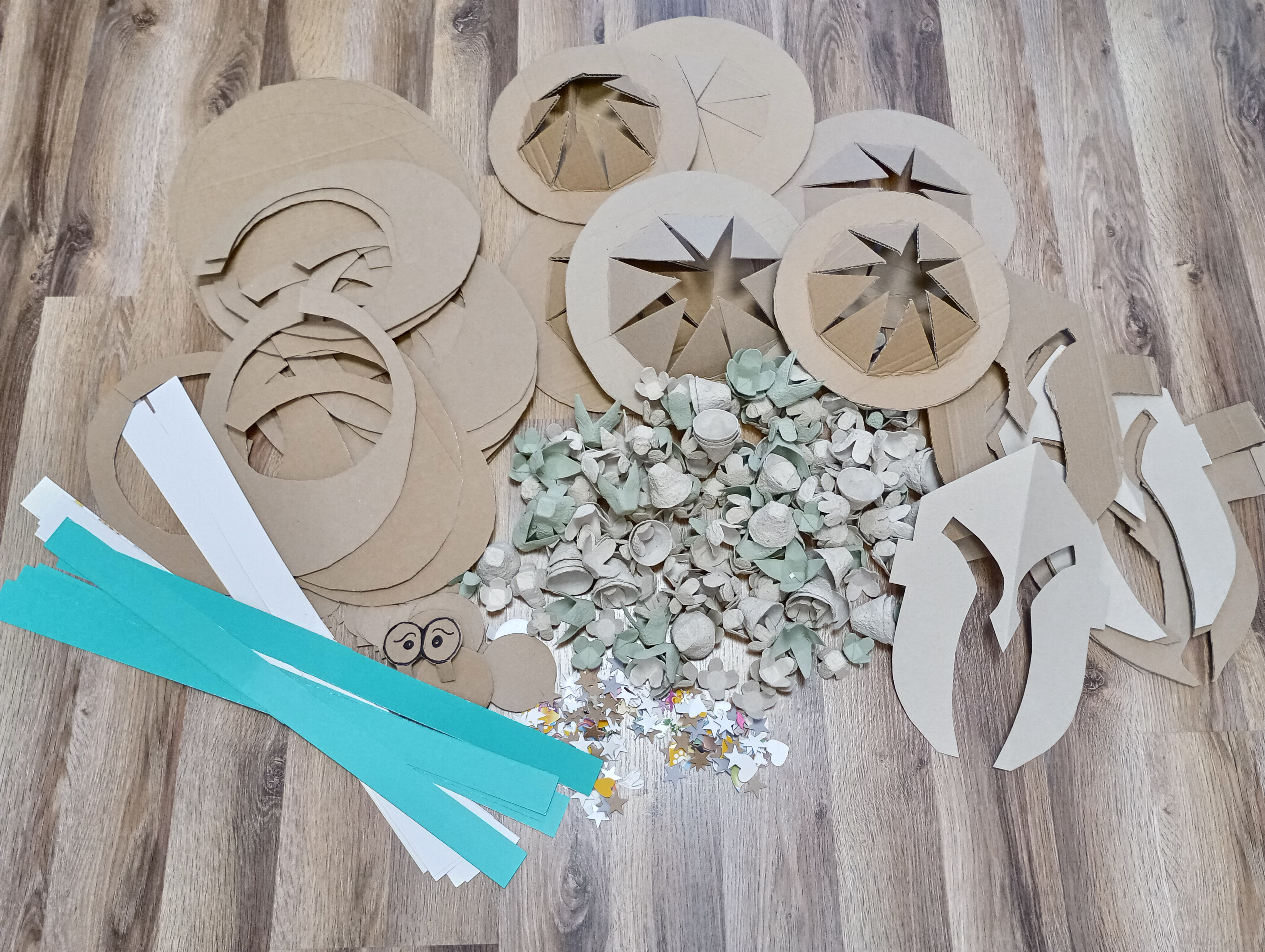 zdjecie na stronie o tytule: Warsztaty &quot;EkoGłowa - Recyklingowa Moda&quot;