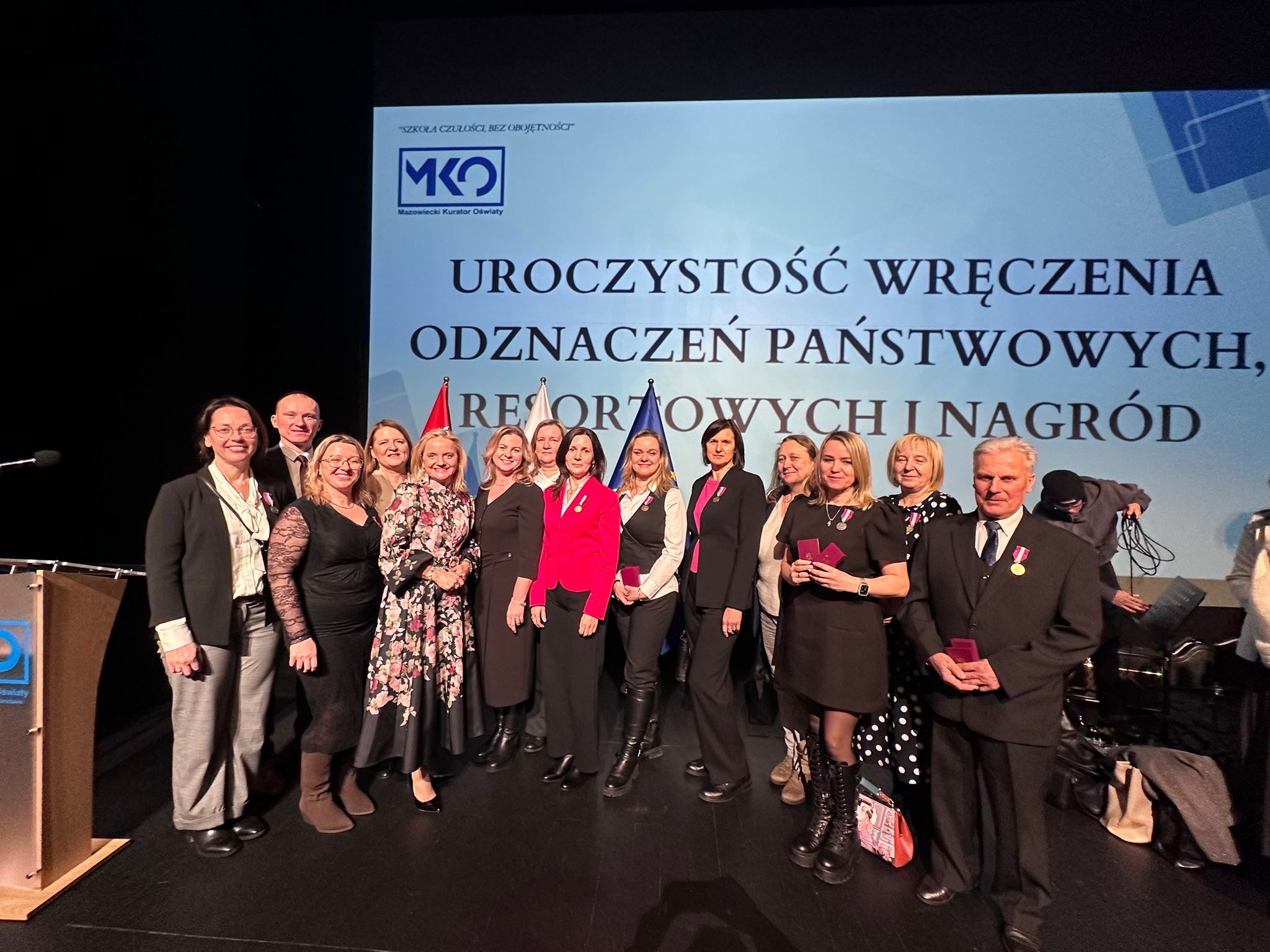 zdjecie na stronie o tytule: Zespół Publicznego Przedszkola nr 3 Skrzat uchonorowany wyjątkowym odznaczeniem!