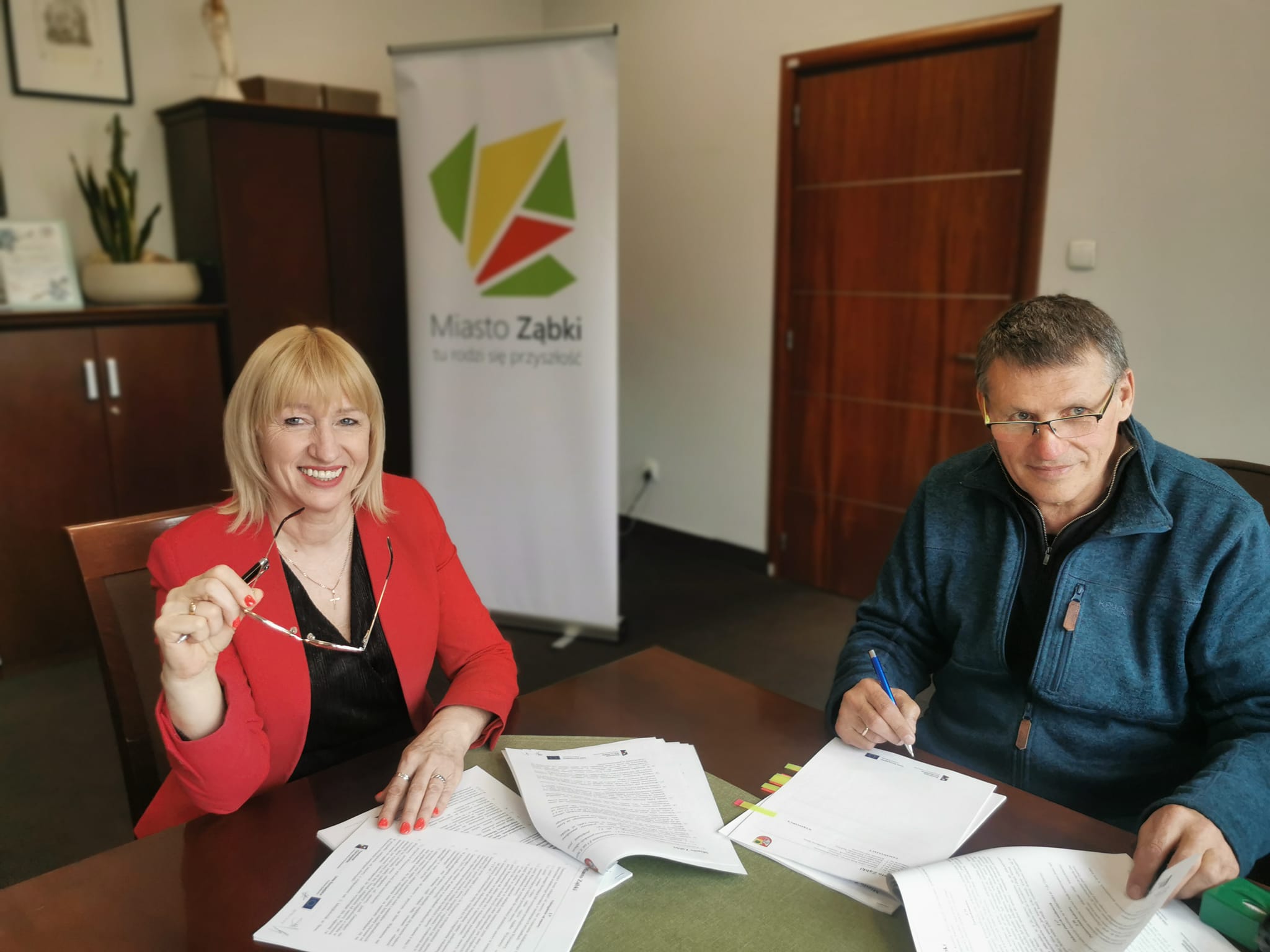 zdjecie na stronie o tytule: Umowa na przebudowę 4. dróg podpisana! ul.Bema, ul.Niepodległości, ul.Mickiewicza i ul.Parkowej