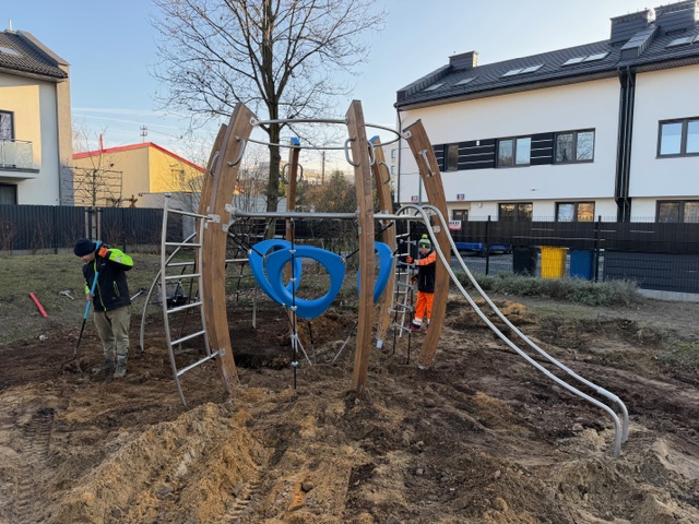 zdjecie na stronie o tytule: Nowe linarium na placu zabaw przy ul. Kopernika