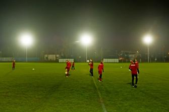 obraz-1 na stronie o tytule: Boisko treningowe już oświetlone
