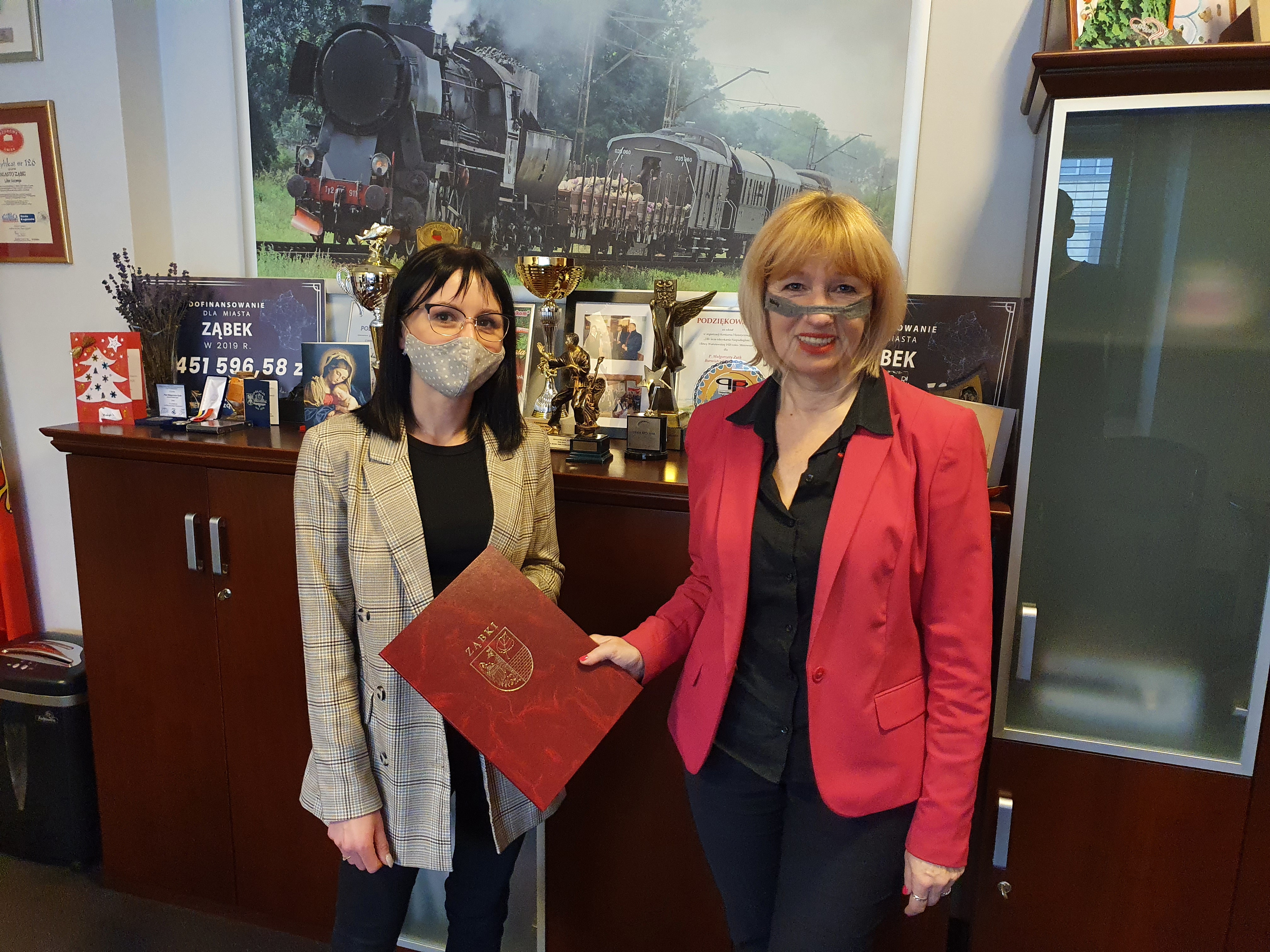 /velacms/solutions/zabki/content/pages/aktualnosci/aktualnosci/2021-02/malgorzata-zysk-burmistrz-miasta-zabki-podpisala-umowe-na-realizacje-zadania-inwestycyjnego-polegajacego-na-budowie-kanalizacji-deszczowej-w-ul-zycha/_widgets/tresc-podstrony/_widgets/zdjecie