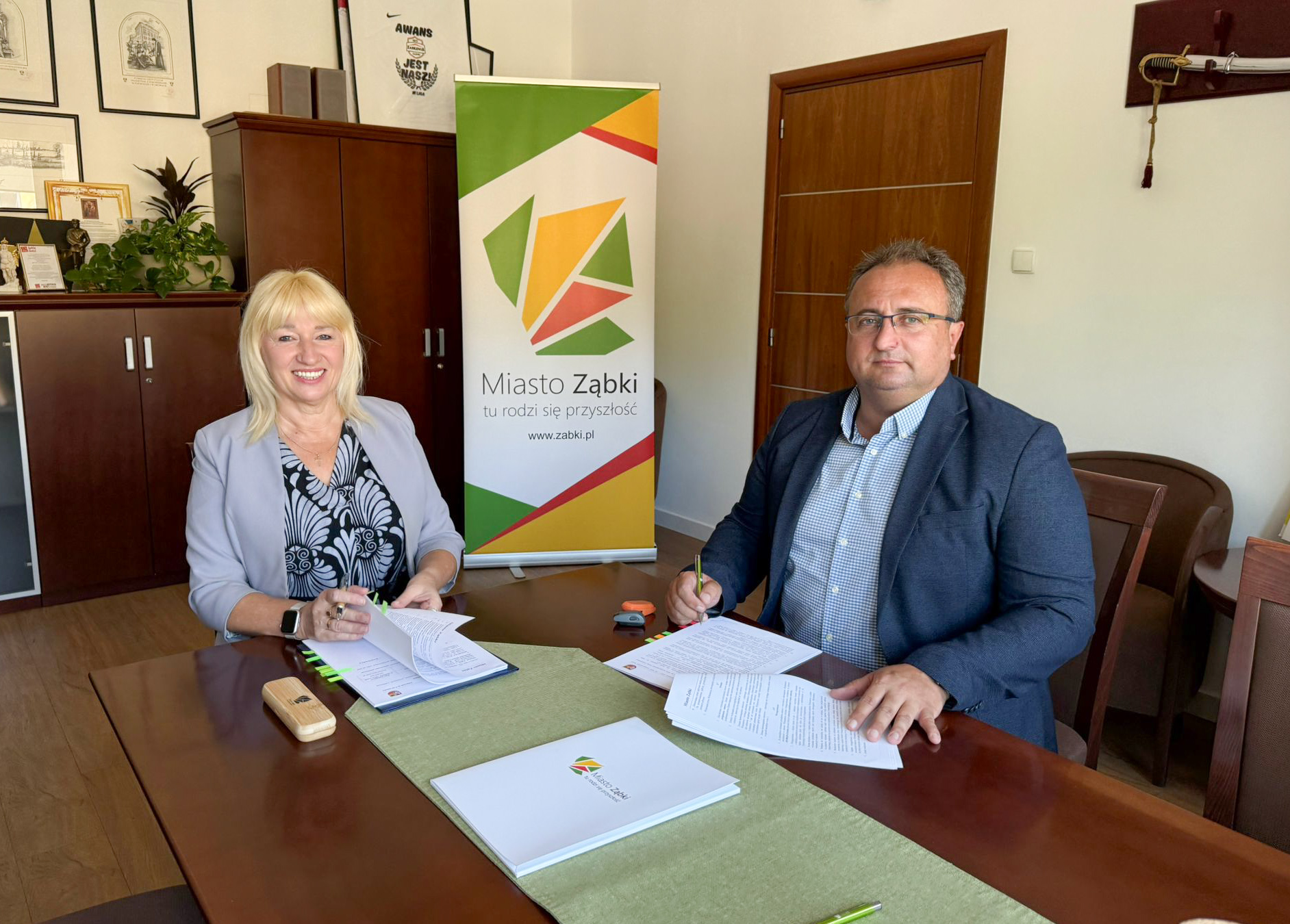 zdjecie na stronie o tytule: Umowa na przebudowę ul. Lotniczej została podpisana