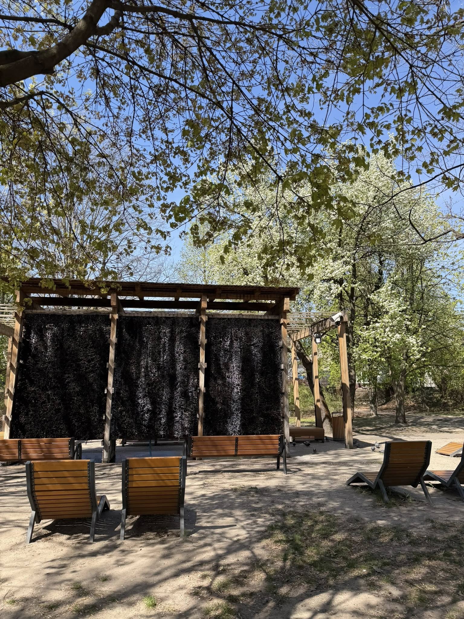 zdjecie na stronie o tytule: Przypominamy, że w Parku im. Szuberta działa tężnia!