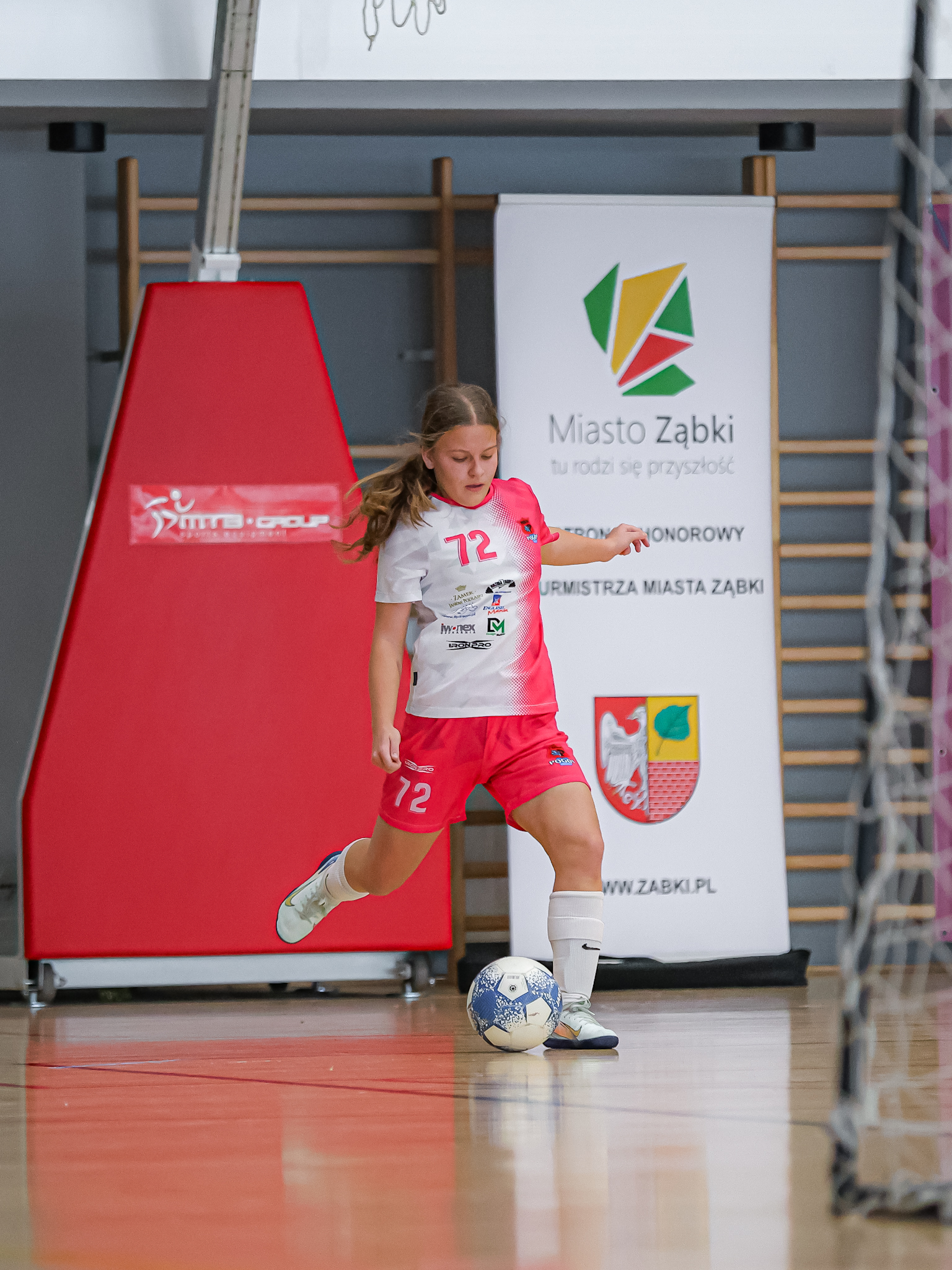 zdjecie na stronie o tytule: W Ząbkach rozegrano Półfinał Futsalowych Mistrzostw Mazowsza U-16 Kobiet
