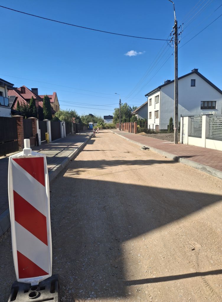 zdjecie na stronie o tytule: Trwa remont ul. Łabędziej w Ząbkach