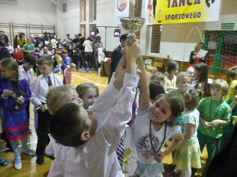 obraz-1 na stronie o tytule: TURNIEJ TAŃCA SPORTOWEGO O PUCHAR BURMISTRZA MIASTA ZĄBKI
