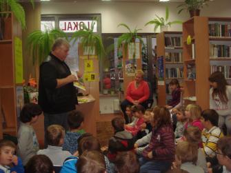obraz-1 na stronie o tytule: Spotkanie autorskie w bibliotece