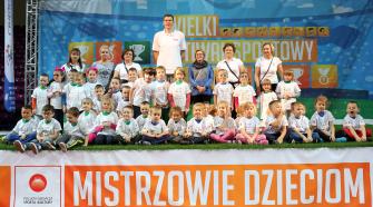 obraz-1 na stronie o tytule: ZIELONY DINEK NA WIELKIM FESTIWALU SPORTOWYM DLA DZIECI