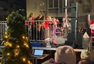 Fotografia dotycząca Rozświetlenie choinki i kiermasz świąteczny w Ząbkach. Dziękujemy, że tak tłumnie przybyliście!