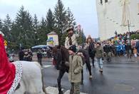 Fotografia dotycząca Orszak Trzech Króli w Ząbkach to wydarzenie, które na stałe wpisało się w kalendarz miejskich uroczystości