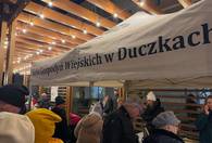 Fotografia dotycząca Rozświetlenie choinki i kiermasz świąteczny w Ząbkach. Dziękujemy, że tak tłumnie przybyliście!