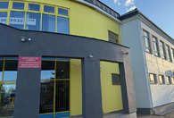 Fotografia dotycząca Zakończono termomodernizację elewacji w Zespole Szkół nr 1 w Ząbkach